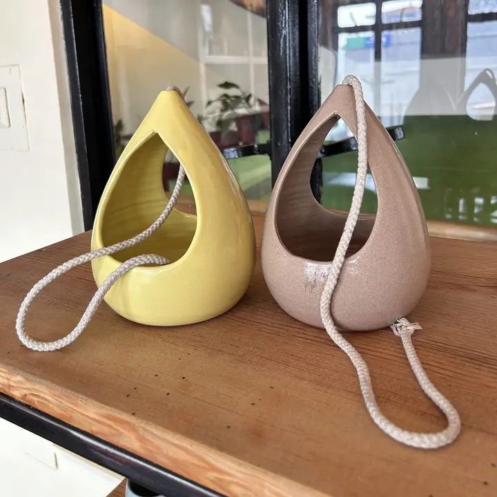 Hanging planter pair